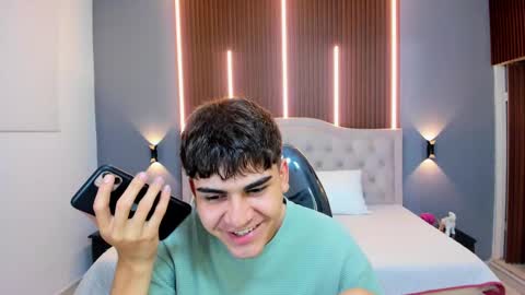 Snapshot of tommy18__ chatting on 10-30-25, 03:52 Tommy online show from 10-30-25, 03:52