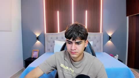 Snapshot of tommy18__ chatting on 11-08-25, 03:39 Tommy online show from 11-08-25, 03:39