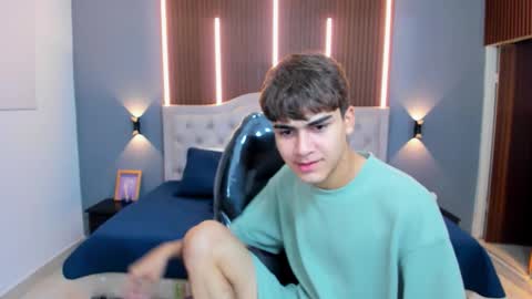 Snapshot of tommy18__ chatting on 11-16-25, 03:34 Tommy online show from 11-16-25, 03:34