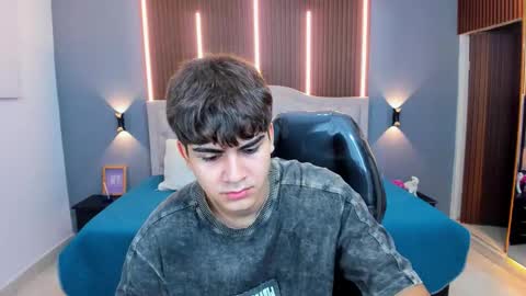 Snapshot of tommy18__ chatting on 11-26-25, 03:29 Tommy online show from 11-26-25, 03:29