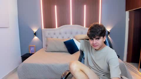 Snapshot of tommy18__ chatting on 11-29-25, 04:04 Tommy online show from 11-29-25, 04:04