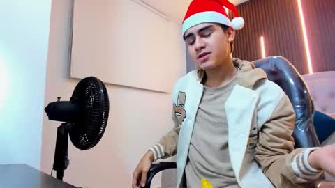 Snapshot of tommy18__ chatting on 12-02-25, 03:45 Tommy online show from 12-02-25, 03:45