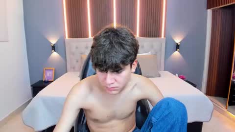 Snapshot of tommy18__ chatting on 12-04-25, 04:22 Tommy online show from 12-04-25, 04:22