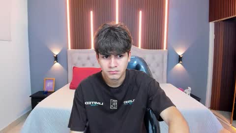 Snapshot of tommy18__ chatting on 12-14-25, 03:34 Tommy online show from 12-14-25, 03:34