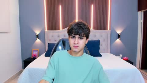 Tommy  online show from 04-09-26, 06:19