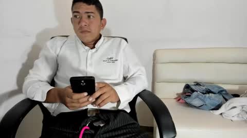 Snapshot of tommy_2456 chatting on 01-07-25, 01:17 tommy_2456 online show from 01-07-25, 01:17