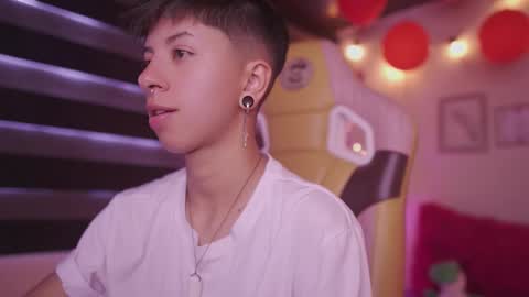 Blue  online show from 02-18-25, 06:04