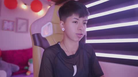 Blue  online show from 02-22-25, 04:40