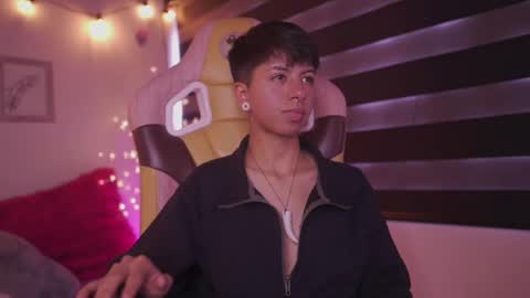 Blue  online show from 02-26-25, 04:03