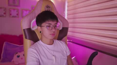 Blue  online show from 04-25-26, 01:52