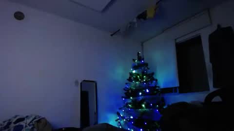   Thomas    online show from 01-01-25, 01:04