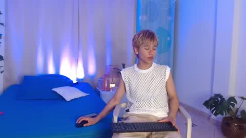 Tommy Foxboy online show from 01-04-25, 01:10