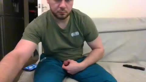 tommyy19901 online show from 01-04-25, 05:37