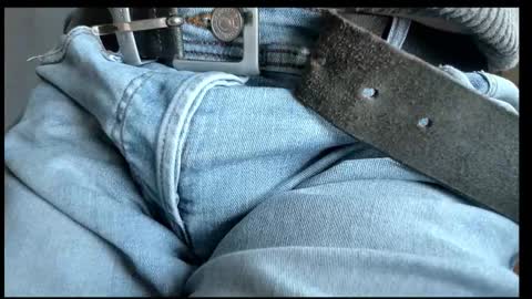 Snapshot of tomtotal chatting on 10-23-25, 03:22 Tom online show from 10-23-25, 03:22