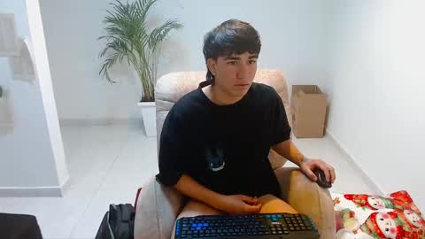 Snapshot of tomy337271 chatting on 12-15-25, 03:05 tomy337271 online show from 12-15-25, 03:05