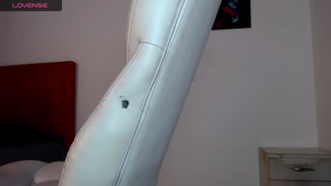 Snapshot of tonibelmont chatting on 12-27-24, 09:32 TONI BELMONT online show from 12-27-24, 09:32