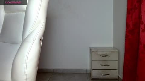 Snapshot of tonibelmont chatting on 01-06-25, 09:22 TONI BELMONT online show from 01-06-25, 09:22