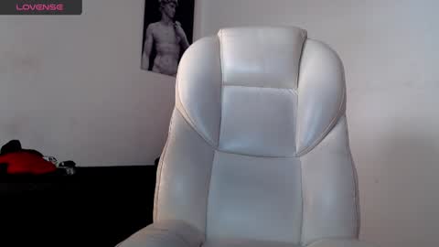 Snapshot of tonibelmont chatting on 01-12-25, 06:05 TONI BELMONT online show from 01-12-25, 06:05