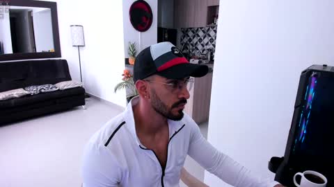 tony muscle1 online show from 02-07-25, 12:17