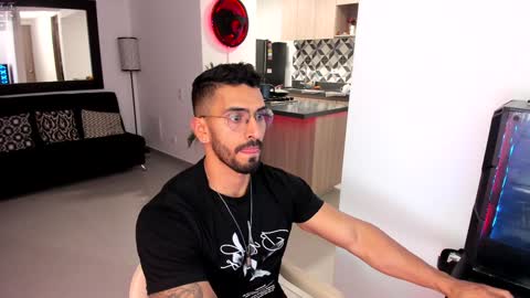 tony muscle1 online show from 02-09-25, 01:22