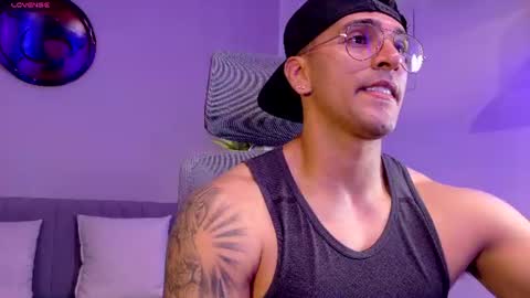 Snapshot of tony_muscle1 chatting on 06-16-26, 06:54 tony muscle1 online show from 06-16-26, 06:54