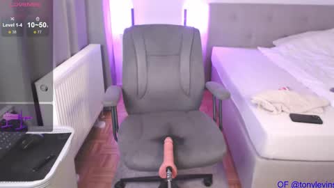 Snapshot of tonyleup chatting on 03-08-25, 07:27 Tony online show from 03-08-25, 07:27