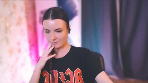 Snapshot of too_beautiful chatting on 03-12-25, 05:17 Elizabeth online show from 03-12-25, 05:17