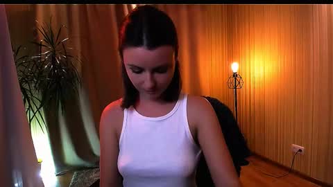 Snapshot of too_beautiful chatting on 10-09-25, 04:27 Elizabeth online show from 10-09-25, 04:27