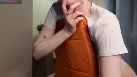 Snapshot of too_cute_blonde_girl chatting on 02-01-25, 09:11 Hey hey Im Megan Pvt open. Im very glad to see you here online show from 02-01-25, 09:11