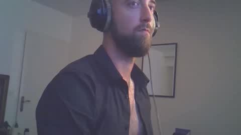 Snapshot of tootsybird chatting on 09-23-25, 10:24 tootsybird online show from 09-23-25, 10:24