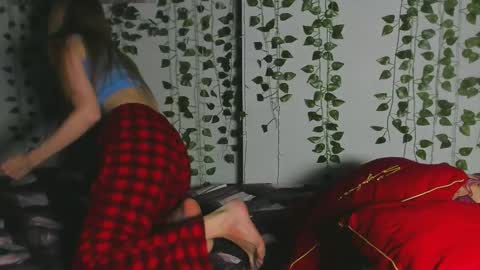 Snapshot of top_magical_girls chatting on 02-14-26, 09:22 Alice and Sandra online show from 02-14-26, 09:22