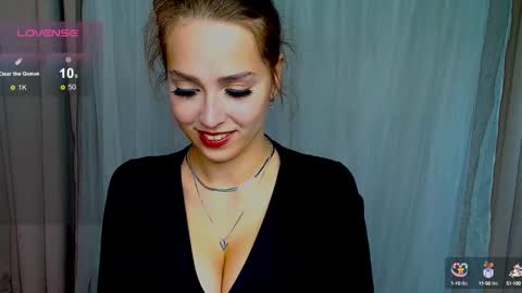 Snapshot of top_twins chatting on 01-21-25, 11:24 Yara online show from 01-21-25, 11:24