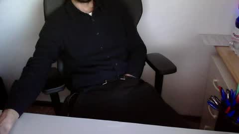 Snapshot of topg84 chatting on 05-19-26, 05:19 Topg84 online show from 05-19-26, 05:19