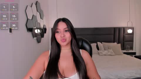 Snapshot of toricross1 chatting on 01-18-25, 06:43 Tori Cross online show from 01-18-25, 06:43