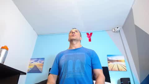 Snapshot of toro_hot chatting on 02-19-25, 08:10 Toro online show from 02-19-25, 08:10