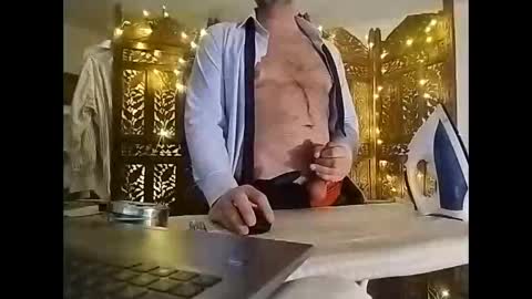 Snapshot of totomt chatting on 12-05-25, 02:09 Iron Bro online show from 12-05-25, 02:09