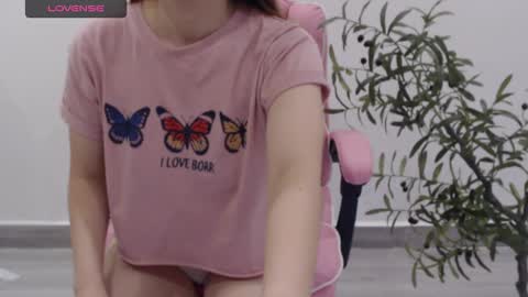 Snapshot of totoro_09 chatting on 09-10-25, 04:18 Angelina online show from 09-10-25, 04:18