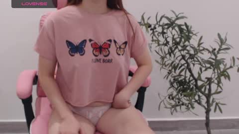 Snapshot of totoro_09 chatting on 09-25-25, 08:18 Angelina online show from 09-25-25, 08:18