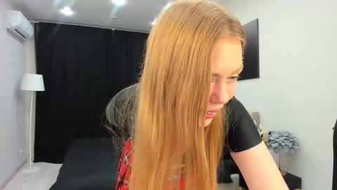 Snapshot of touch_the_heart chatting on 11-22-25, 03:49 Touch The Heart online show from 11-22-25, 03:49