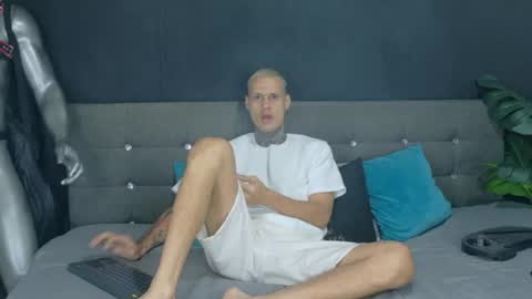 Stiven online show from 07-17-26, 12:01