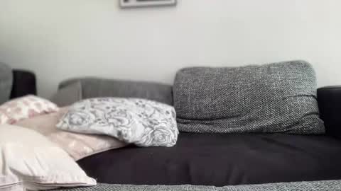 Snapshot of toulalan1992 chatting on 10-30-25, 10:27 toulalan1992 online show from 10-30-25, 10:27