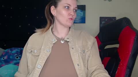 Snapshot of toxiclilly chatting on 12-21-24, 08:28 Lilly Miss Mistress Goddess Maam Queen Boss online show from 12-21-24, 08:28