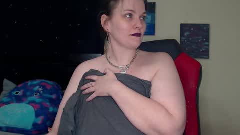 Snapshot of toxiclilly chatting on 01-03-25, 12:30 Lilly Miss Mistress Goddess Maam Queen Boss online show from 01-03-25, 12:30