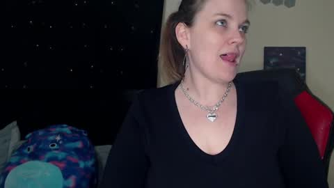 Snapshot of toxiclilly chatting on 02-22-25, 01:35 Lilly Miss Mistress Goddess Maam Queen Boss online show from 02-22-25, 01:35