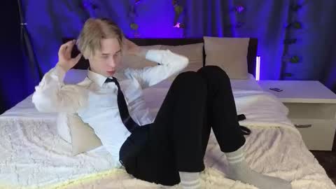 Max online show from 11-25-25, 01:22