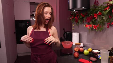 Snapshot of toxl chatting on 12-30-24, 11:04 Bella online show from 12-30-24, 11:04