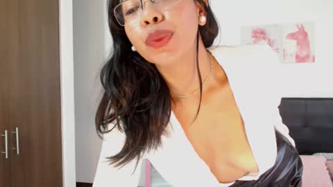 Traci online show from 12-16-25, 01:49