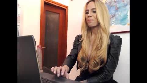 Snapshot of transexy8 chatting on 01-31-25, 04:59 transexy8 online show from 01-31-25, 04:59