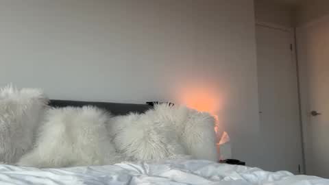transfrmgirl98 online show from 11-18-25, 09:52
