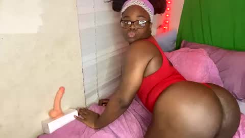 Snapshot of transgirl_omi chatting on 02-08-25, 09:56 TransDomme Omi online show from 02-08-25, 09:56